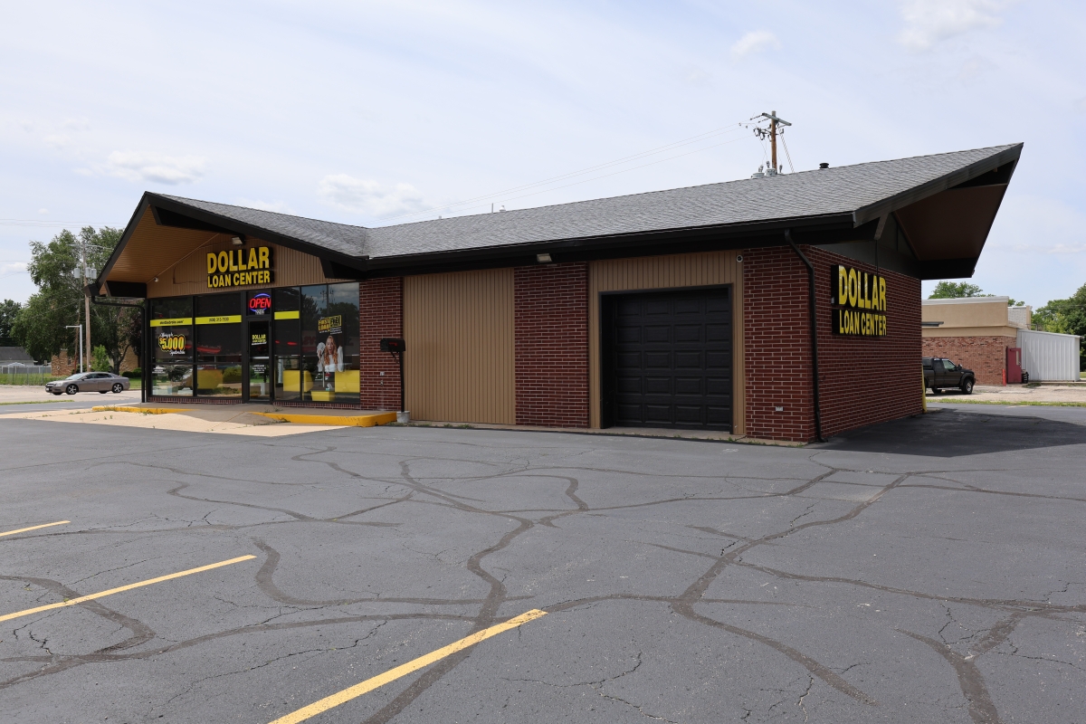 Dollar Loan Center Beloit - Exterior